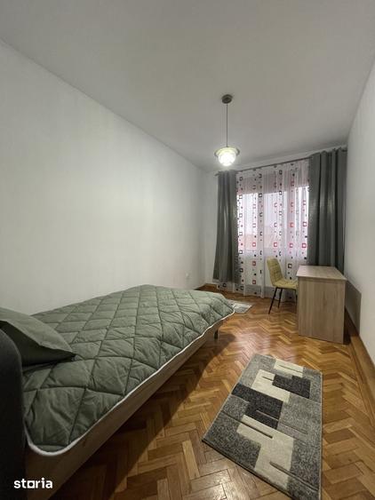 Apartament cu 3 camere decomandat în Cetate