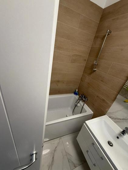 Apartament cu 3 camere decomandat în Vest