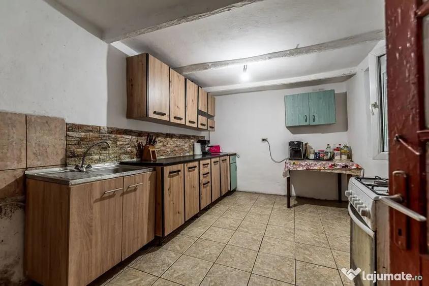 Casă cu 3 camere cu Teren 3950 Mp în Dorobanți