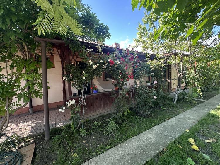 Casă individuală cu 4 camere cu Canalizare în Periferie