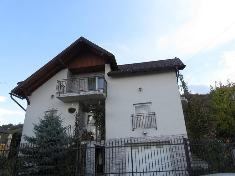 Casă individuală cu 5 camere cu Canalizare în Sânnicoară