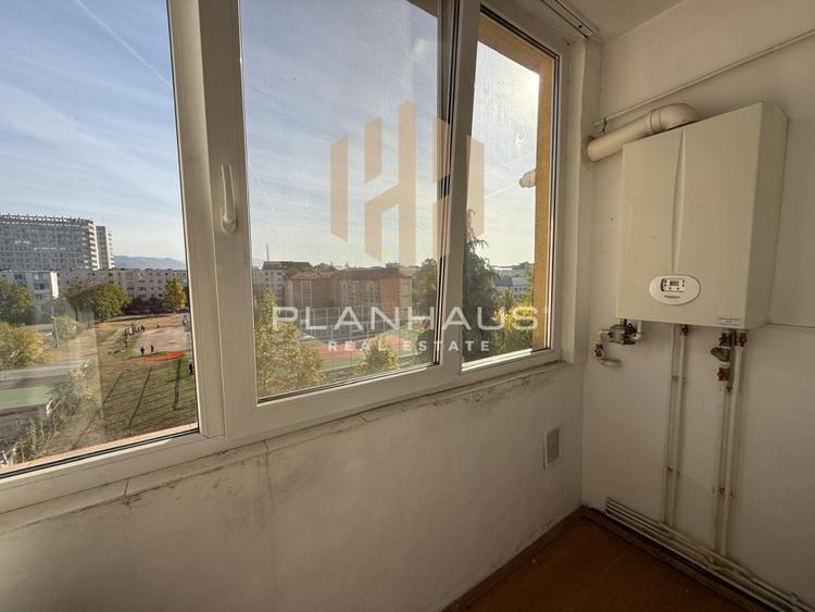 Apartament cu 3 camere semidecomandat în Central