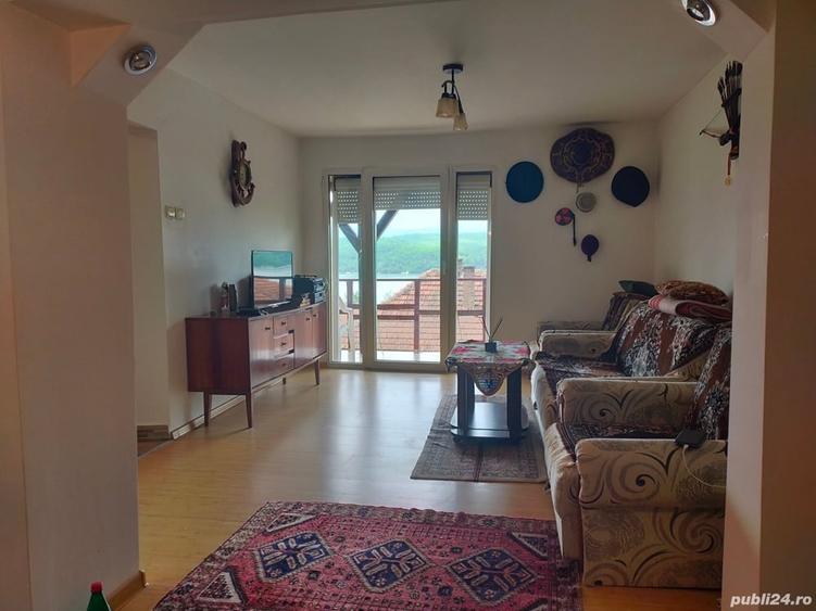 Casă cu 3 camere cu Teren 264 Mp în Hunedoara