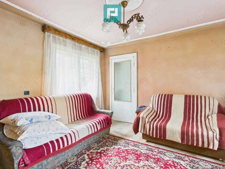 Casă cu Teren 8163 Mp în Roșia