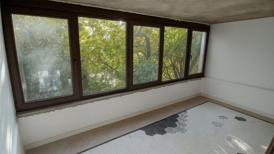 Apartament cu 4 camere nedecomandat, mobilat în P-ța Unirii