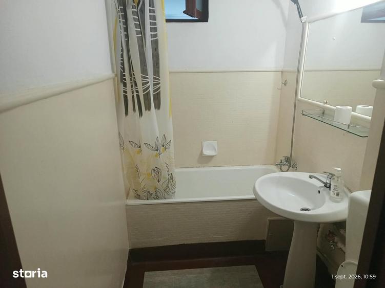 Apartament cu 3 camere semidecomandat în Drumul Taberei