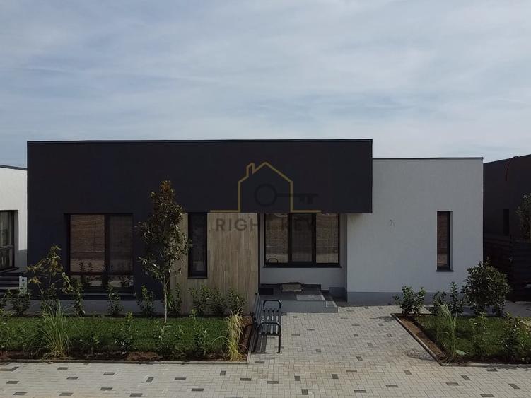Casă individuală cu 4 camere cu Canalizare în Domnești