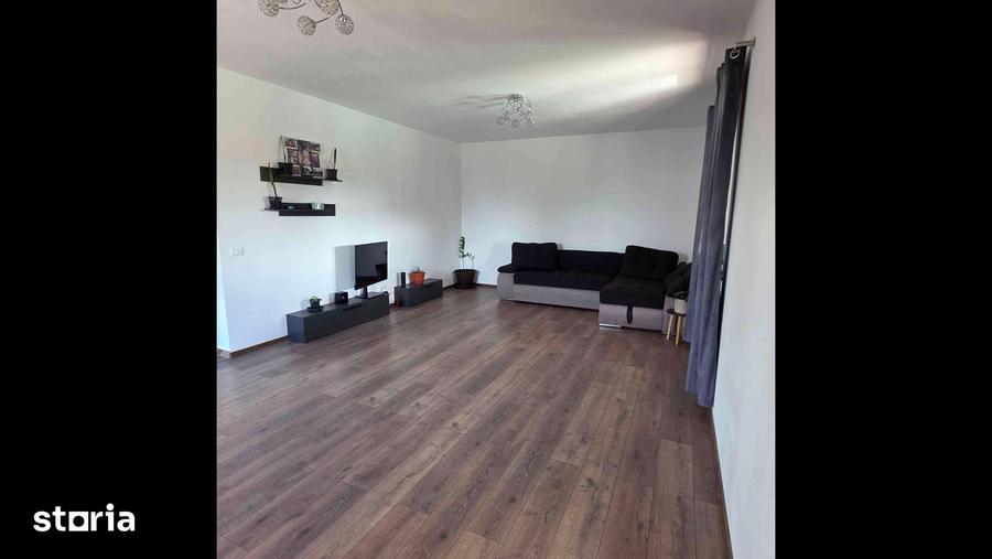 Casă cu 4 camere cu Teren 559 Mp în Podu Roș