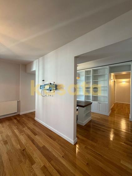Apartament cu 4 camere semidecomandat, mobilat în Barbu Văcărescu