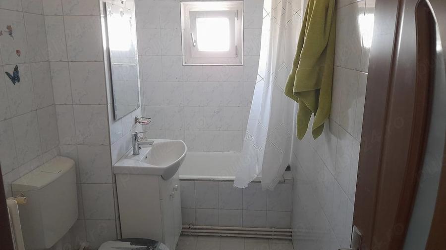 Apartament cu 3 camere decomandat în Soarelui