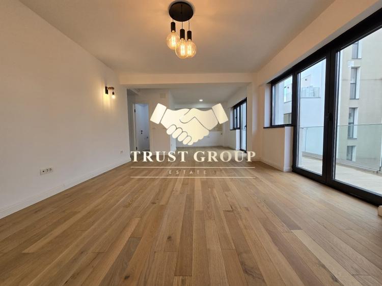 Apartament cu 3 camere decomandat în Polonă