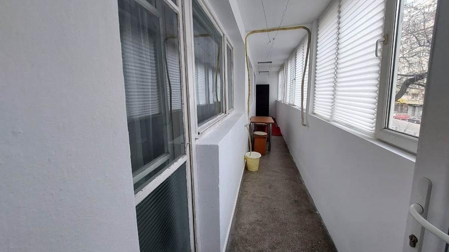 Apartament cu 3 camere semidecomandat, mobilat în Iancului