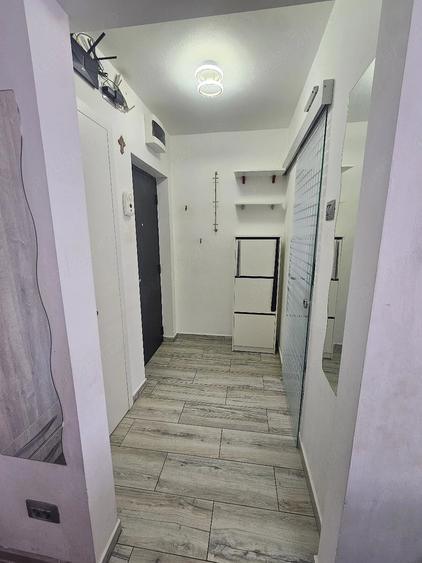 Apartament cu 2 camere semidecomandat în Berceni