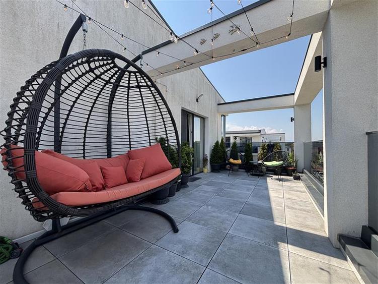 Penthouse cu 3 camere decomandat în Șelimbăr