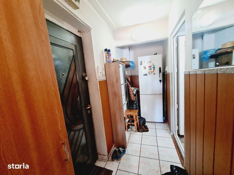 Apartament cu 2 camere decomandat în Podu Roș