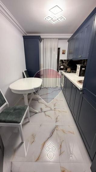 Apartament cu 4 camere decomandat în Central