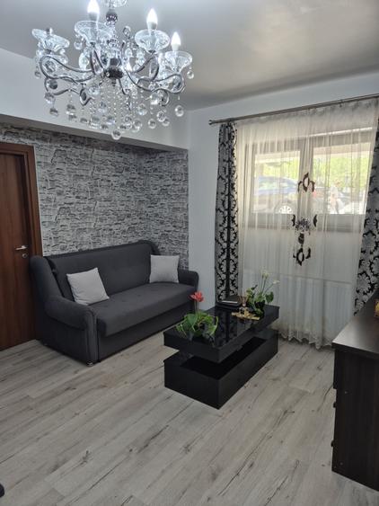 Apartament cu 2 camere semidecomandat în Runcu