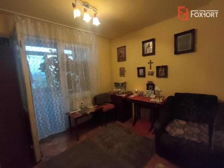 Apartament cu 4 camere decomandat, mobilat în Buziașului
