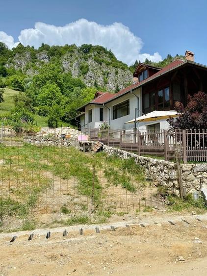 Casă cu 5 camere cu Teren 500 Mp în Central