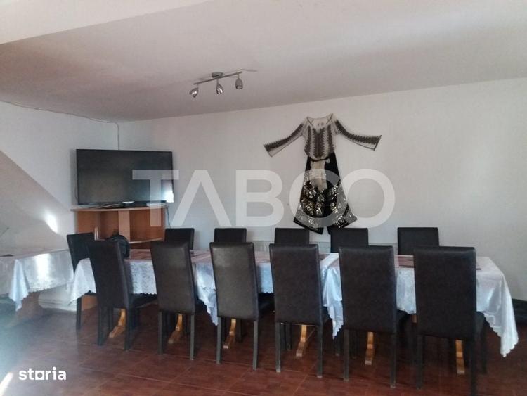 Casă cu 4 camere în Sadu