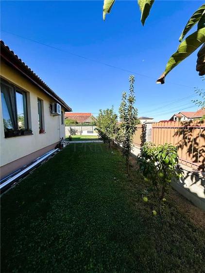 Casă individuală cu 4 camere cu Canalizare în Sânmihaiu Român