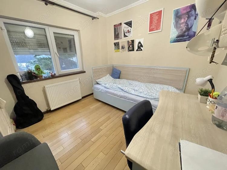 Apartament cu 4 camere decomandat în Bucovina