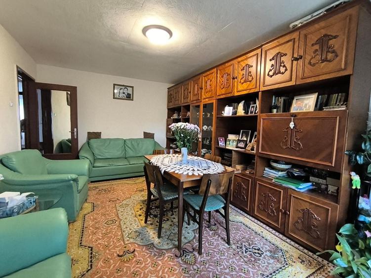 Apartament cu 3 camere decomandat în Mărăști