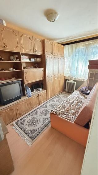 Apartament cu 3 camere decomandat în Independenței