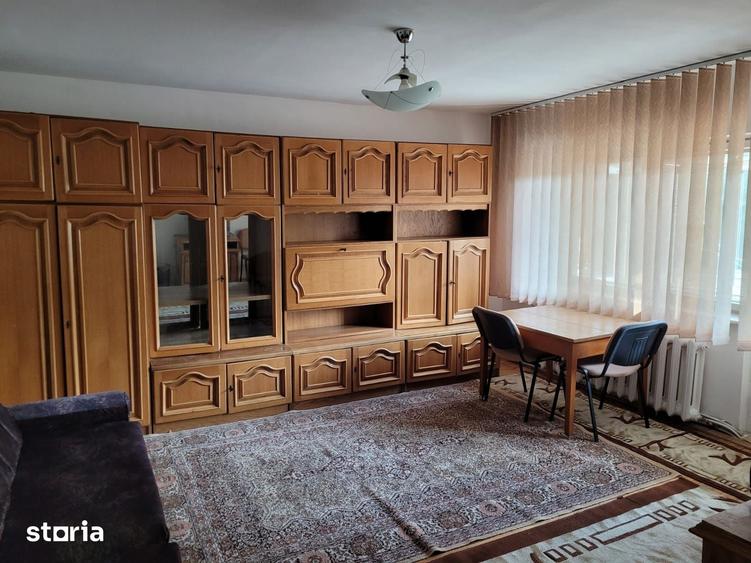 Apartament cu 3 camere decomandat în Exterior Vest
