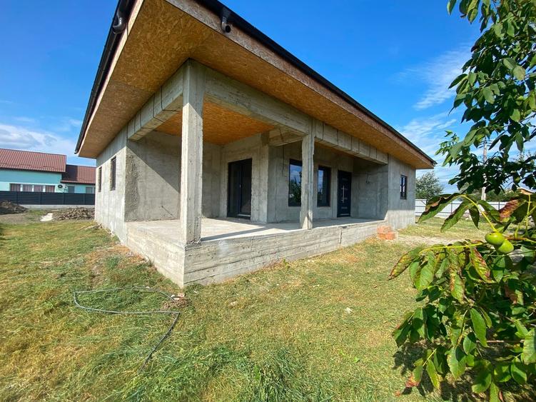 Casă cu 3 camere în Săucești