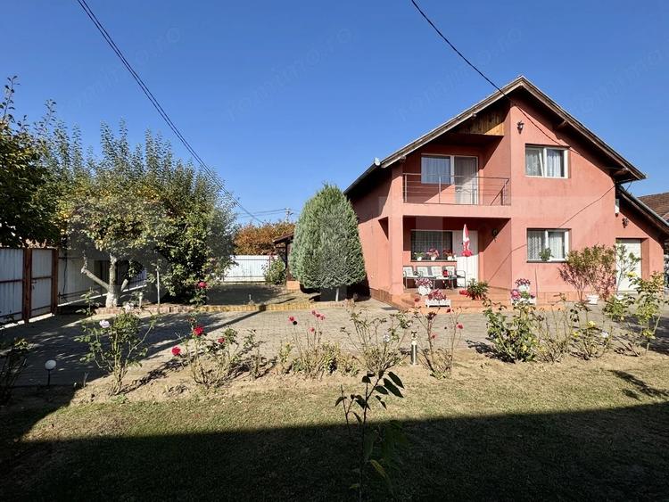Casă cu Teren 600 Mp în Corunca