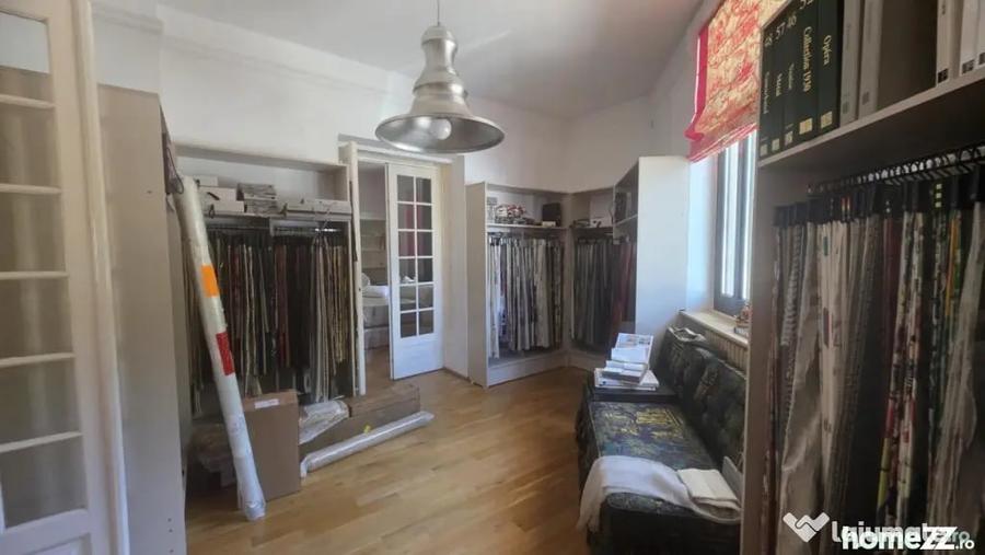 Apartament cu 5 camere decomandat în Moșilor