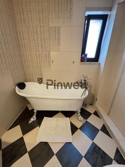 Casă individuală cu 4 camere cu Canalizare în Est