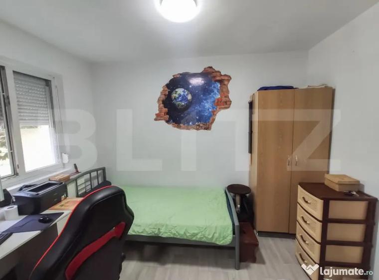 Apartament cu 3 camere semidecomandat în Micro 15