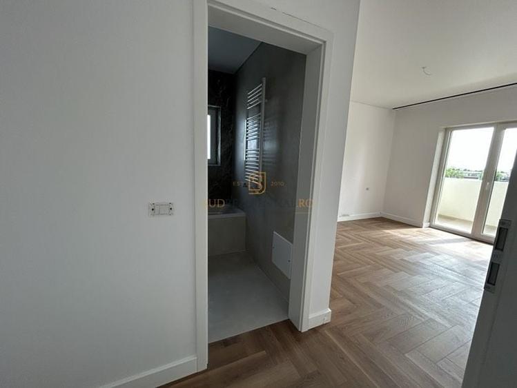 Apartament cu 3 camere decomandat în Berceni