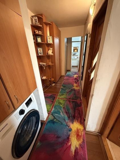 Apartament cu 4 camere decomandat în Craiovița Nouă
