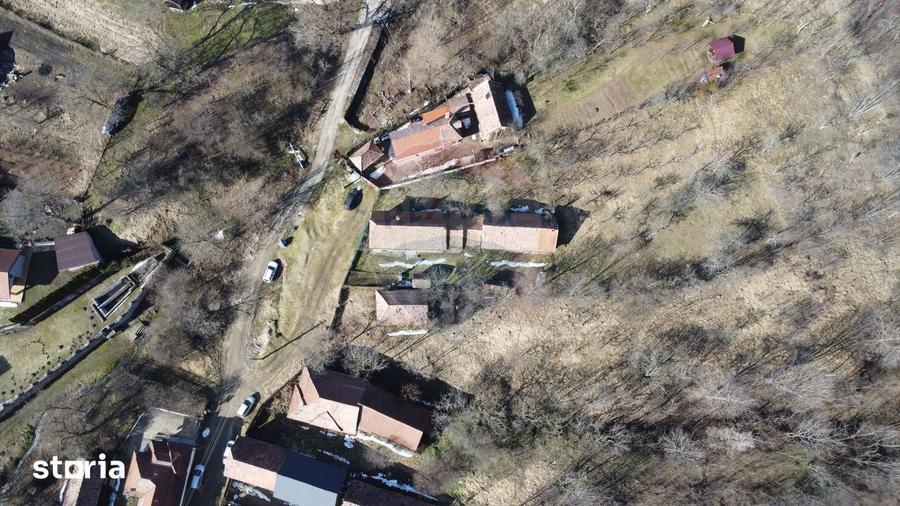 Casa din piatra la poalele Bedeleului Izvoarele, Alba - 9
