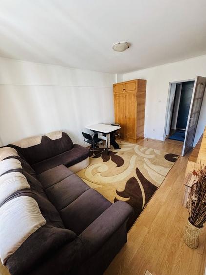 Apartament cu 2 camere decomandat în Între Lacuri