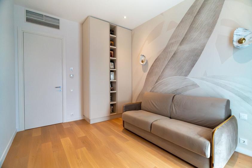 Apartament cu 3 camere decomandat în Exterior Vest