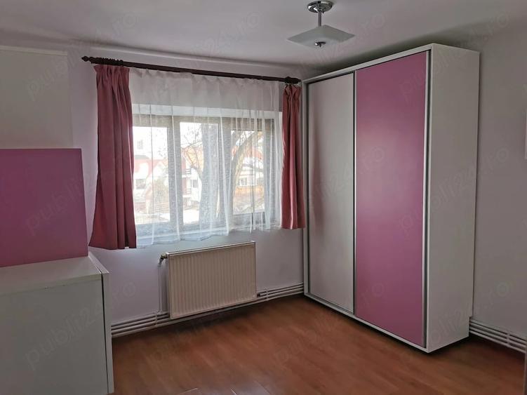 Apartament cu 3 camere decomandat în Nicolina