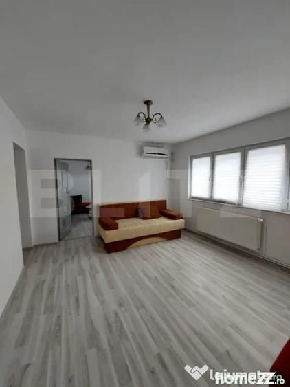 Apartament cu 3 camere semidecomandat în Central