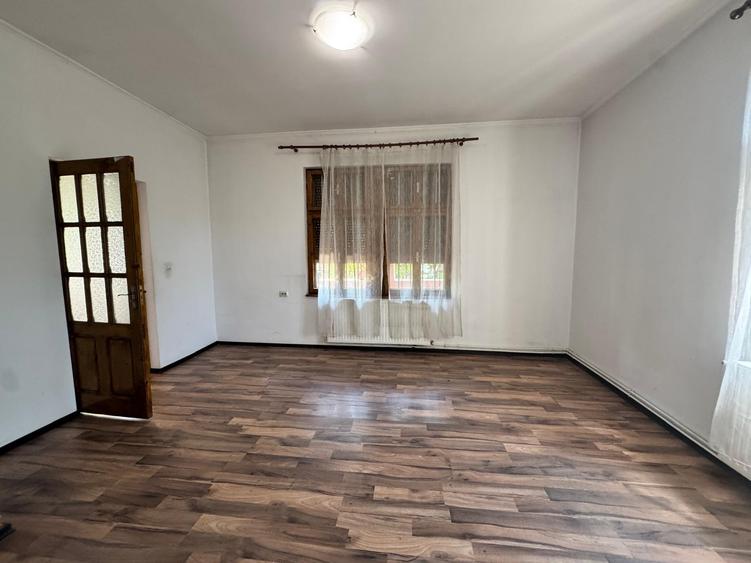 Casă individuală cu 5 camere cu Teren 1500 Mp în Tunari