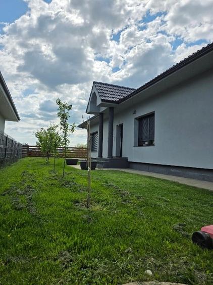 Casă individuală cu 4 camere cu Canalizare în Nord