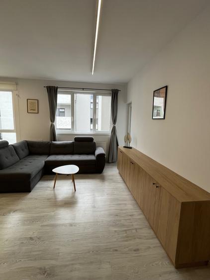 Apartament cu 3 camere decomandat în Florești