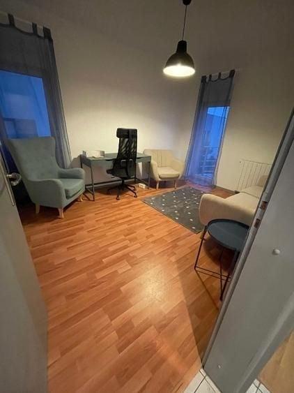 Apartament cu 4 camere decomandat, mobilat în P-ța Romană