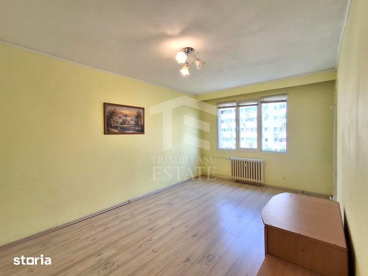 Apartament cu 3 camere decomandat, mobilat în Pantelimon