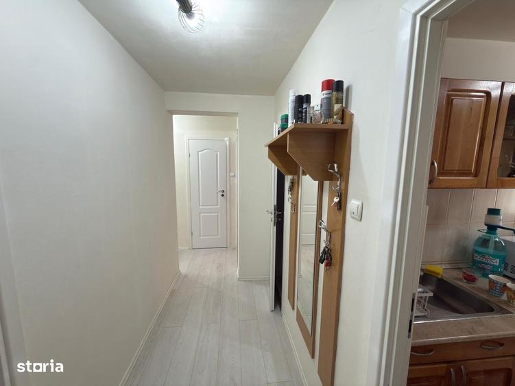 Apartament cu 4 camere decomandat în Periferie