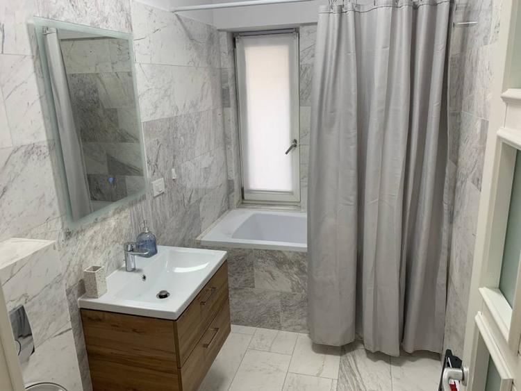 Apartament cu 3 camere semidecomandat, mobilat în Copou