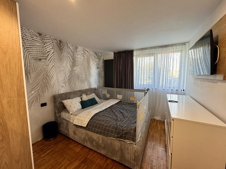 Apartament cu 3 camere decomandat, mobilat în Calea București