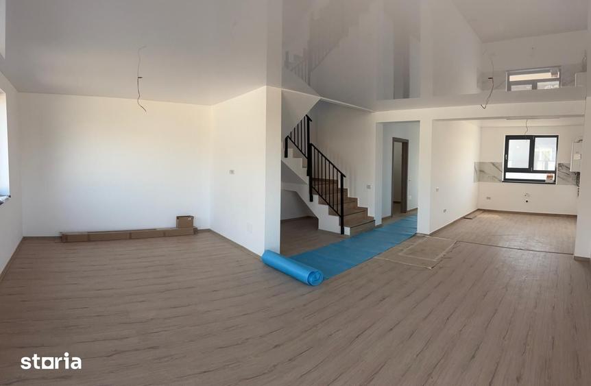 Casă cu 4 camere decomandat cu Teren 220 Mp în Tărlungeni